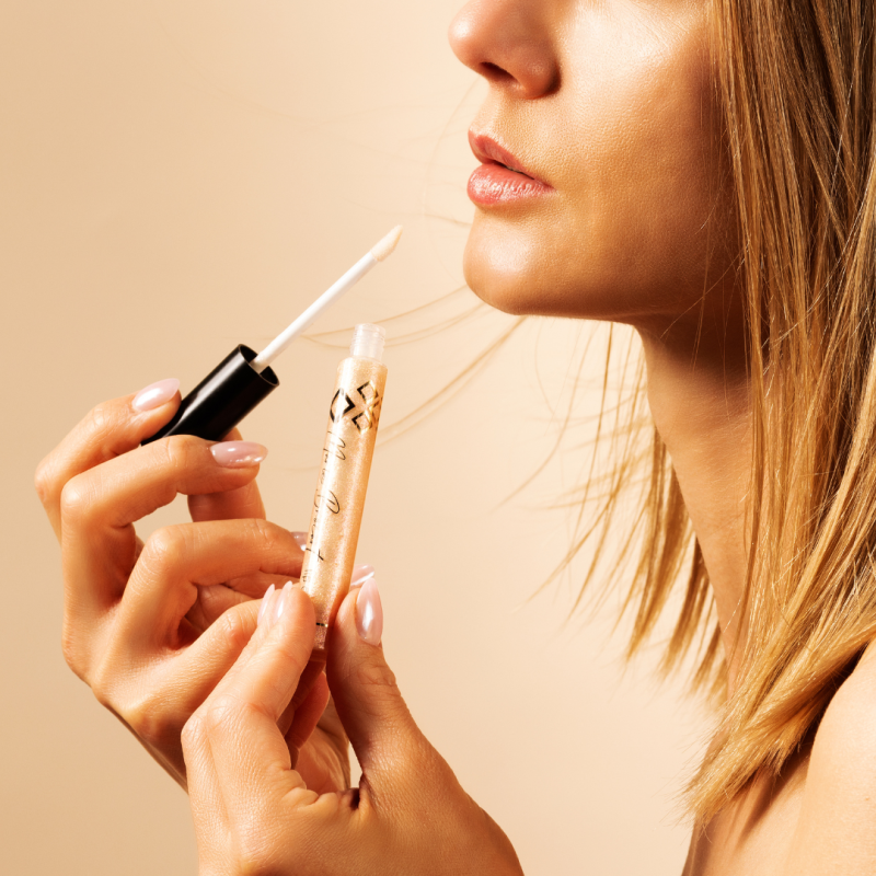 marie-brocart-błyszczyk-do-ust-powiększający-objętość-z-drobinkami-bioglitter