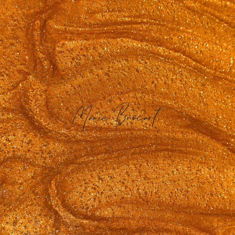 solari-brazujacy-rozswietlajacy-olejek-do-ciala-aktywator-opalania-marie-brocart-z-drobinkami-bioglitter.jpg